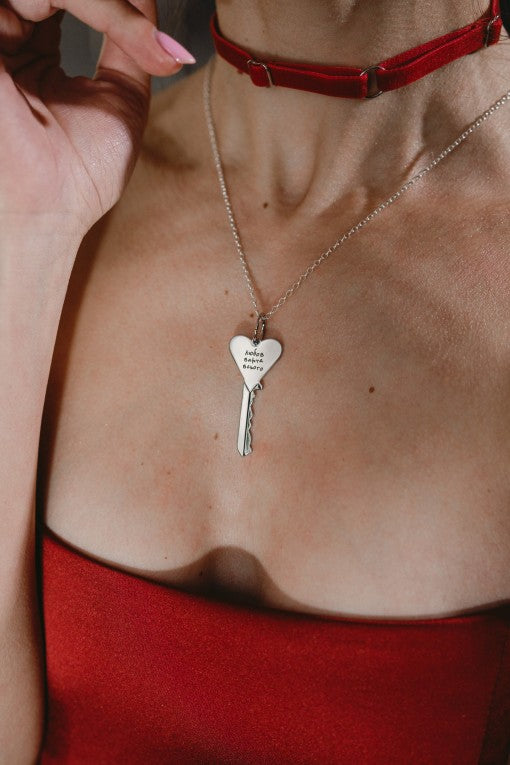 Прикраса ключ-серце "Любов варта всього" з латуні