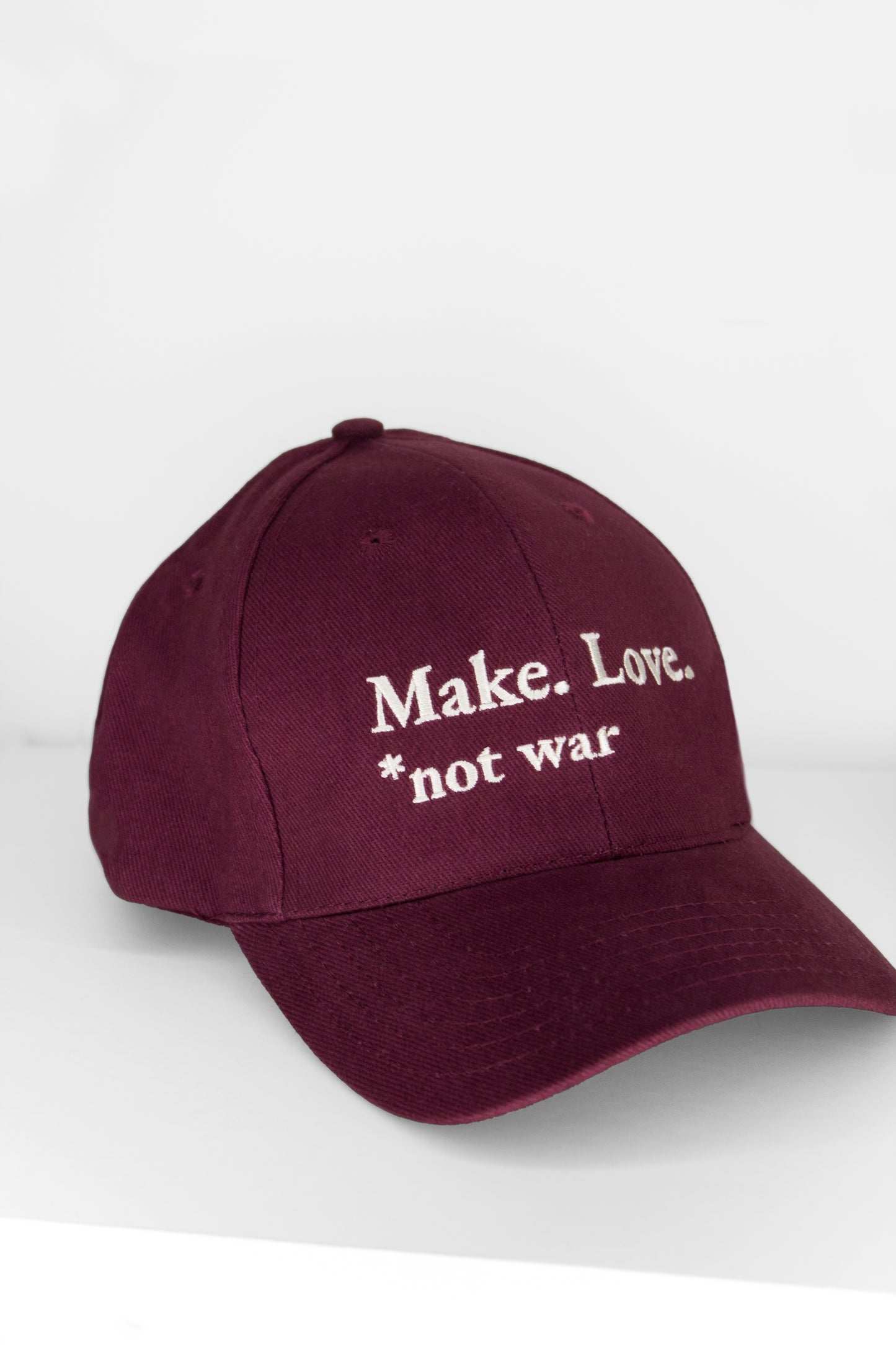 Бейсболка “Make. Love.”