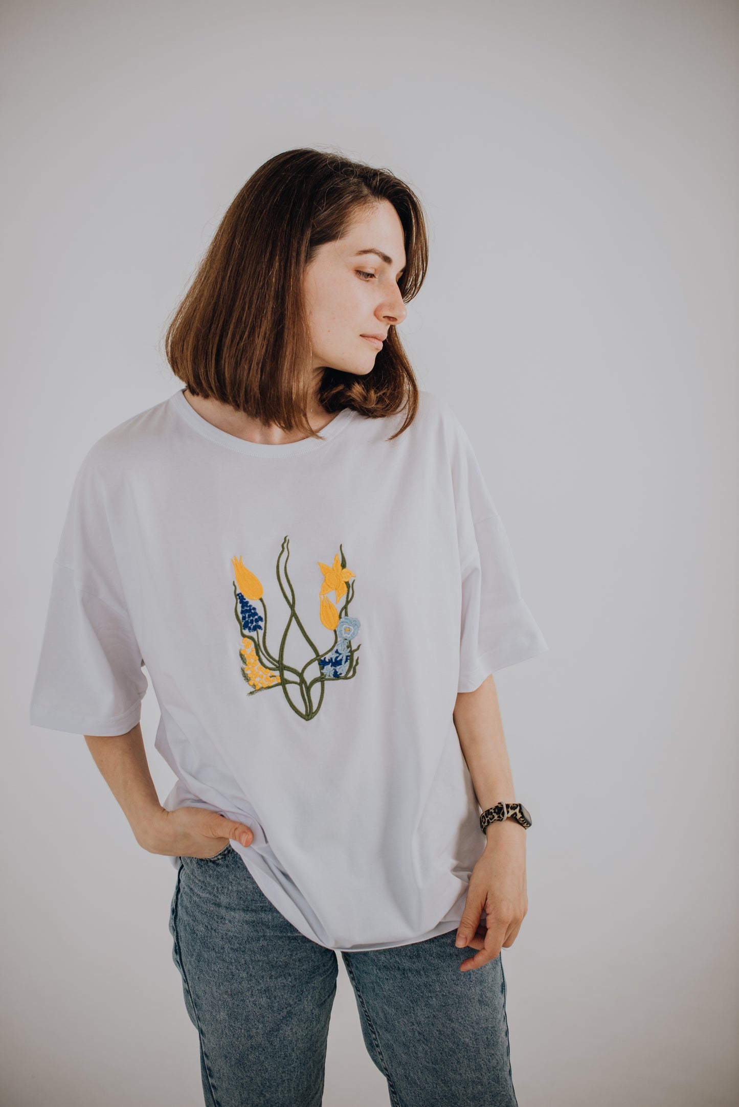 Футболка «Квітучий тризуб» OVERSIZE (по центру)