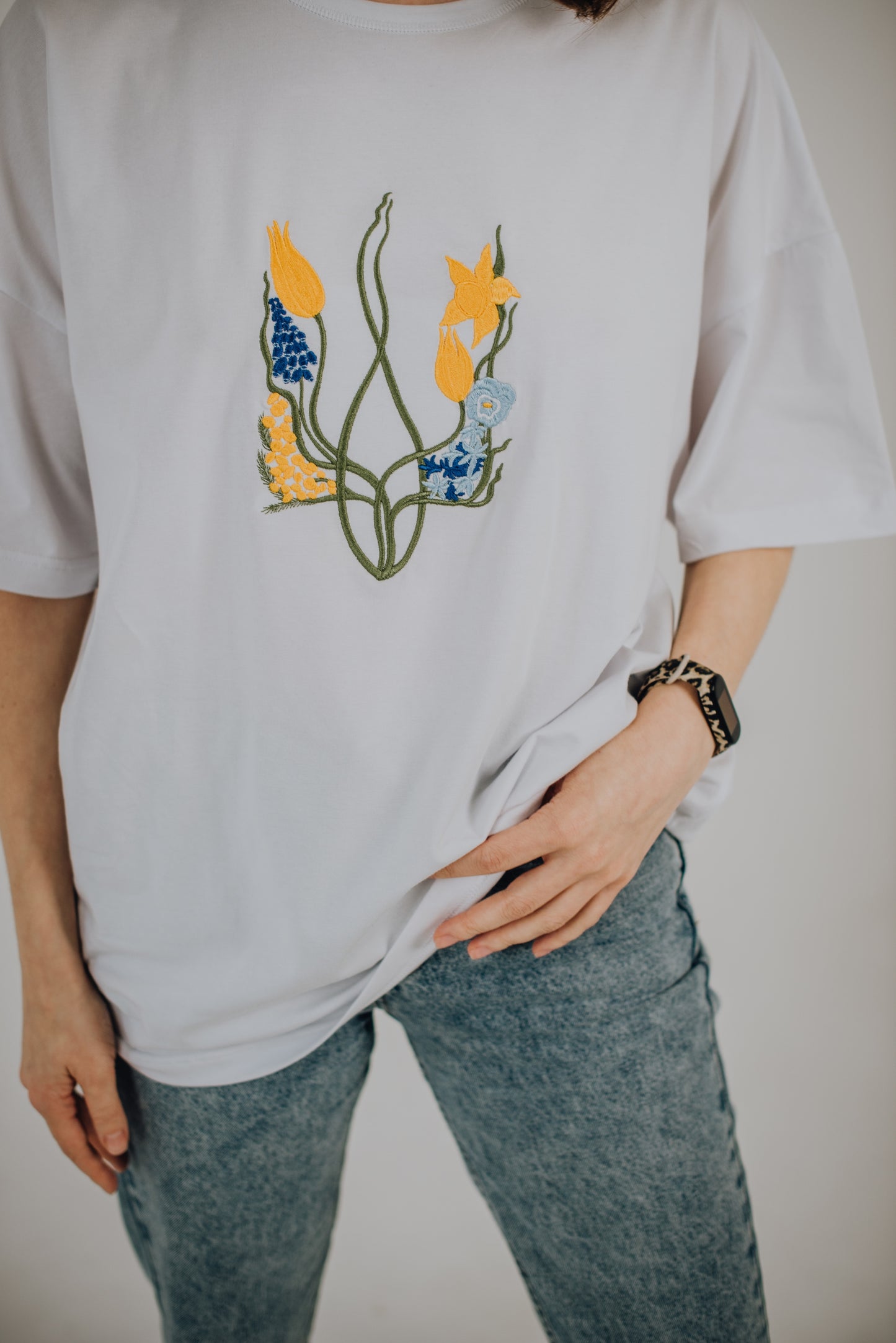 Футболка «Квітучий тризуб» OVERSIZE (по центру)