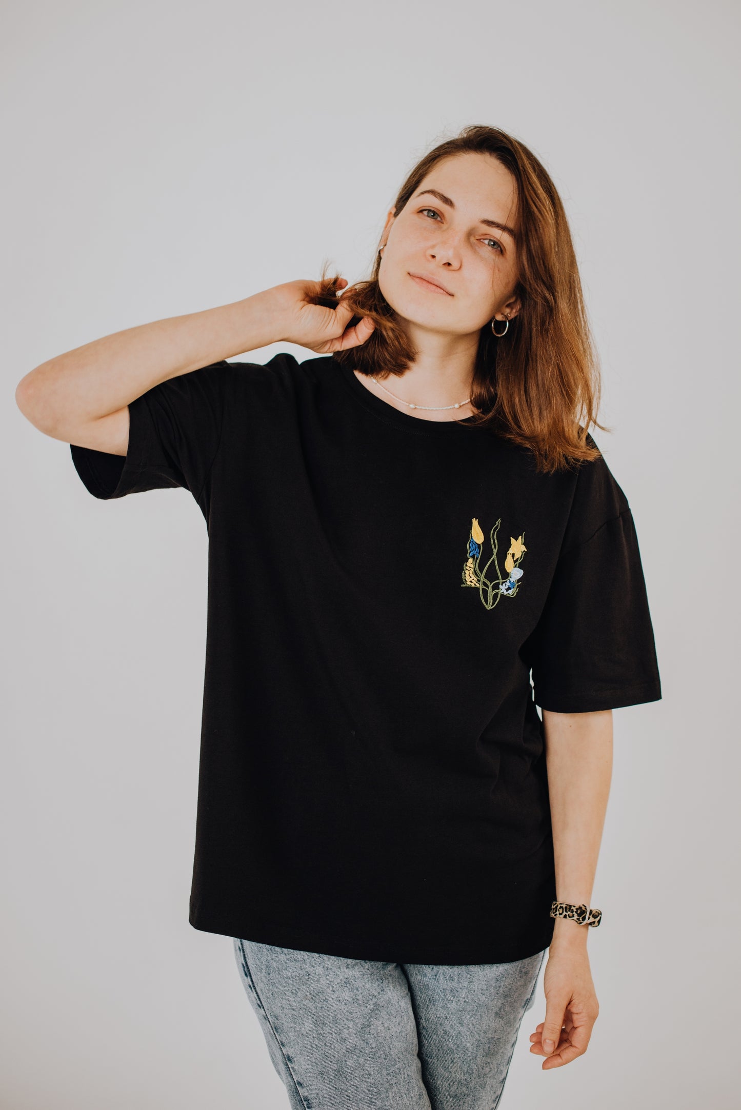 Футболка «Квітучий тризуб» OVERSIZE (ліворуч)