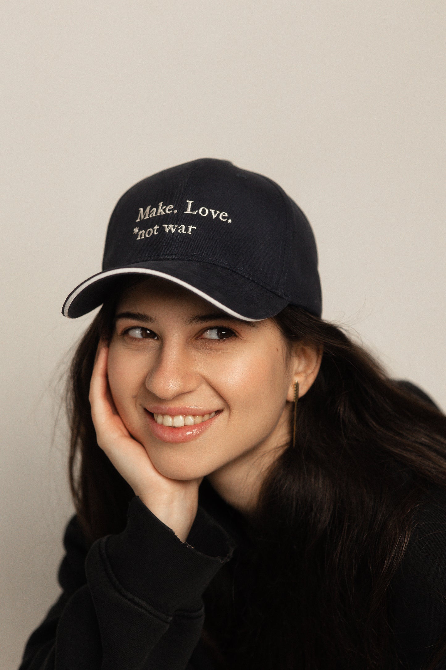 Бейсболка “Make. Love.”