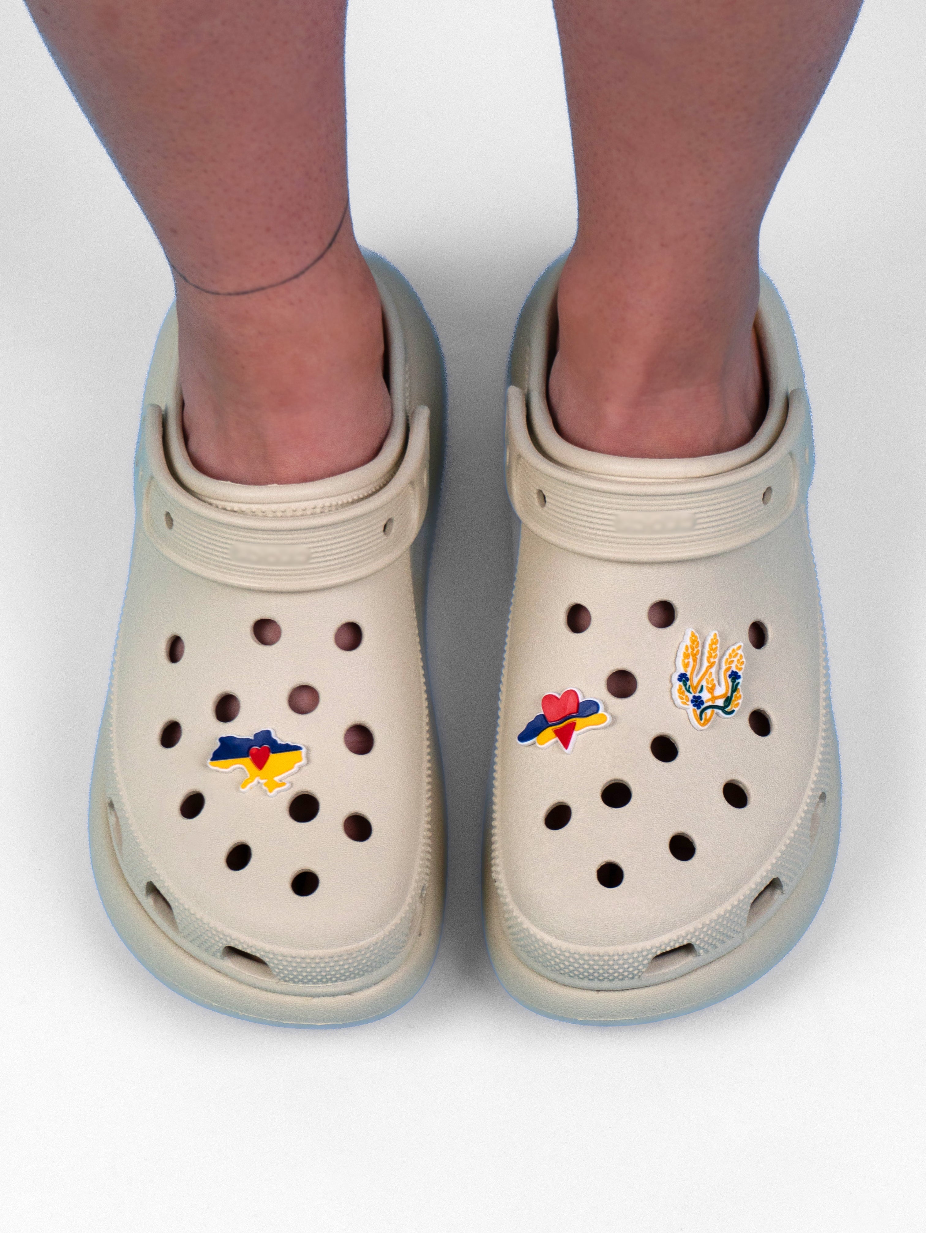 Джибітси для Crocs «Символи сміливих людей» Limited Edition