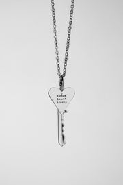 Прикраса ключ-серце "Любов варта всього" з латуні