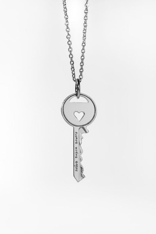 Прикраса круглий ключ "Любов варта всього" з латуні