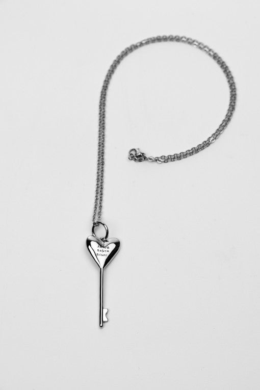 Прикраса ключ-серце "Любов варта всього" з латуні (об'ємне)