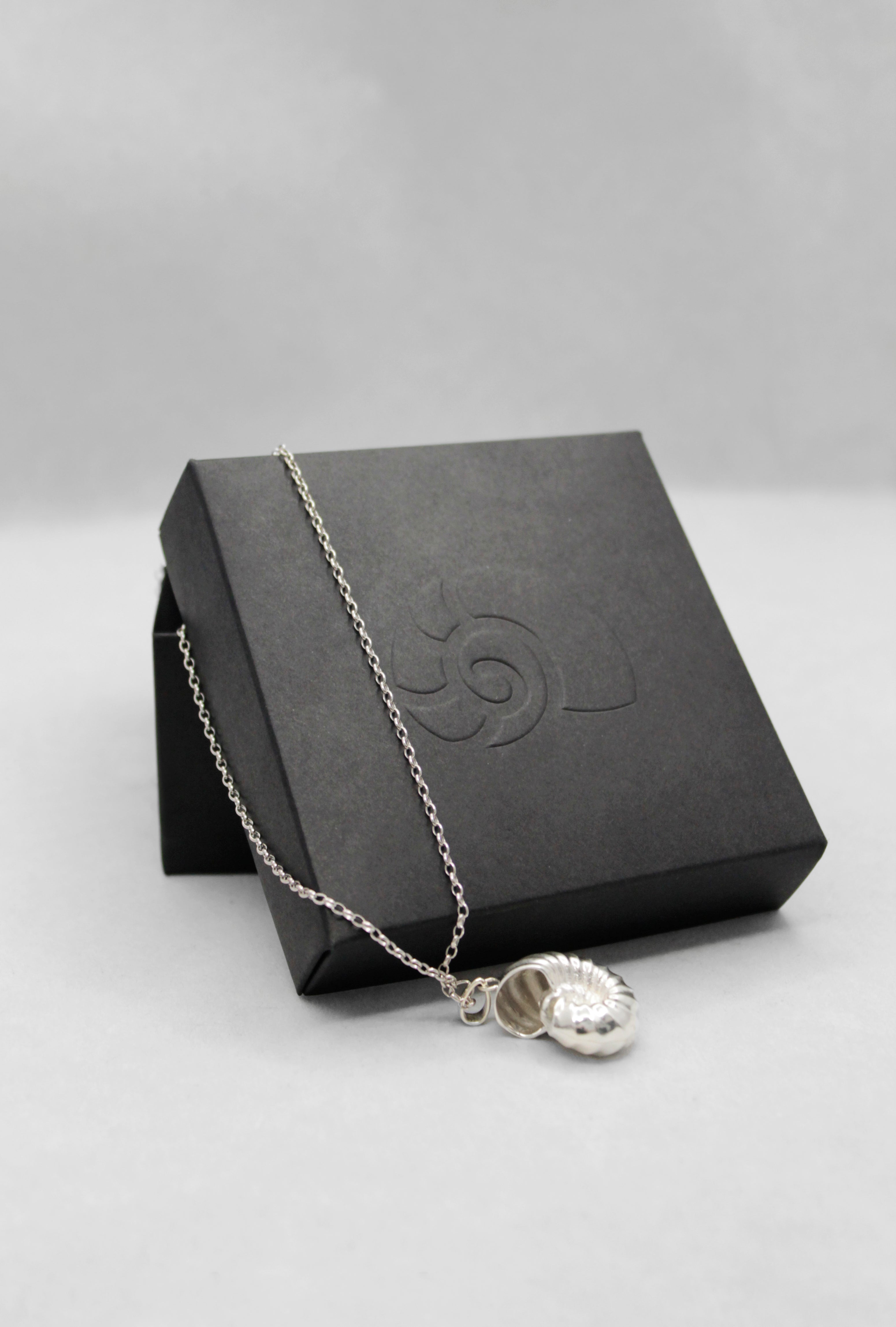 Підвіска «Мушля шепоче» срібна