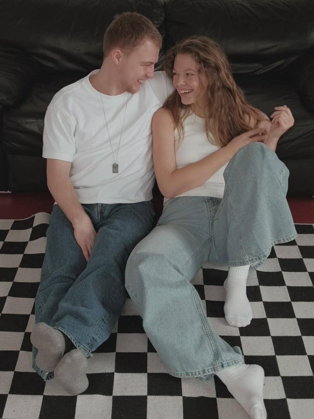 Завантажити відео: Підвіска LOVERS