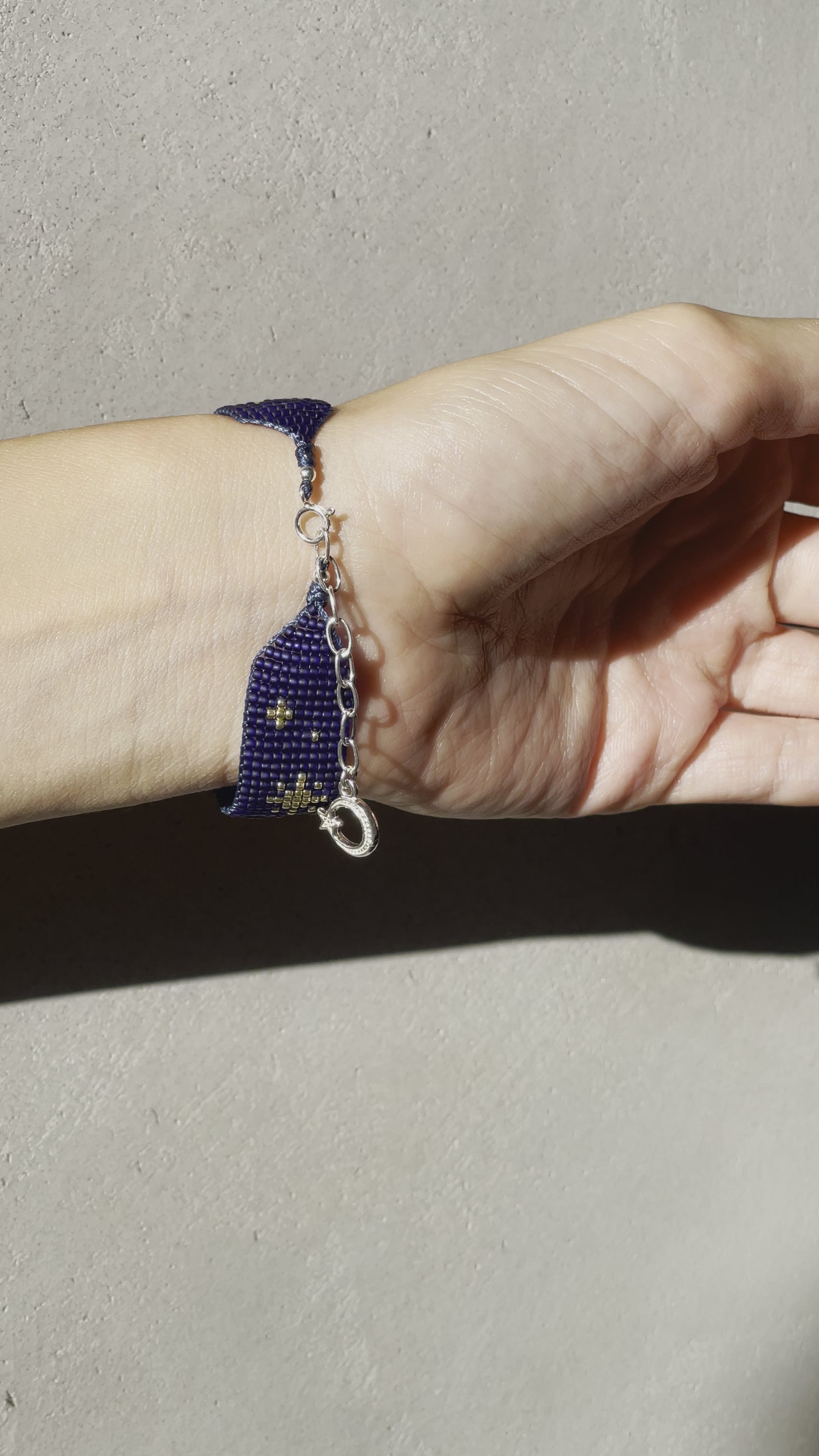 Завантажити відео: Браслет «Зоряна ніч»