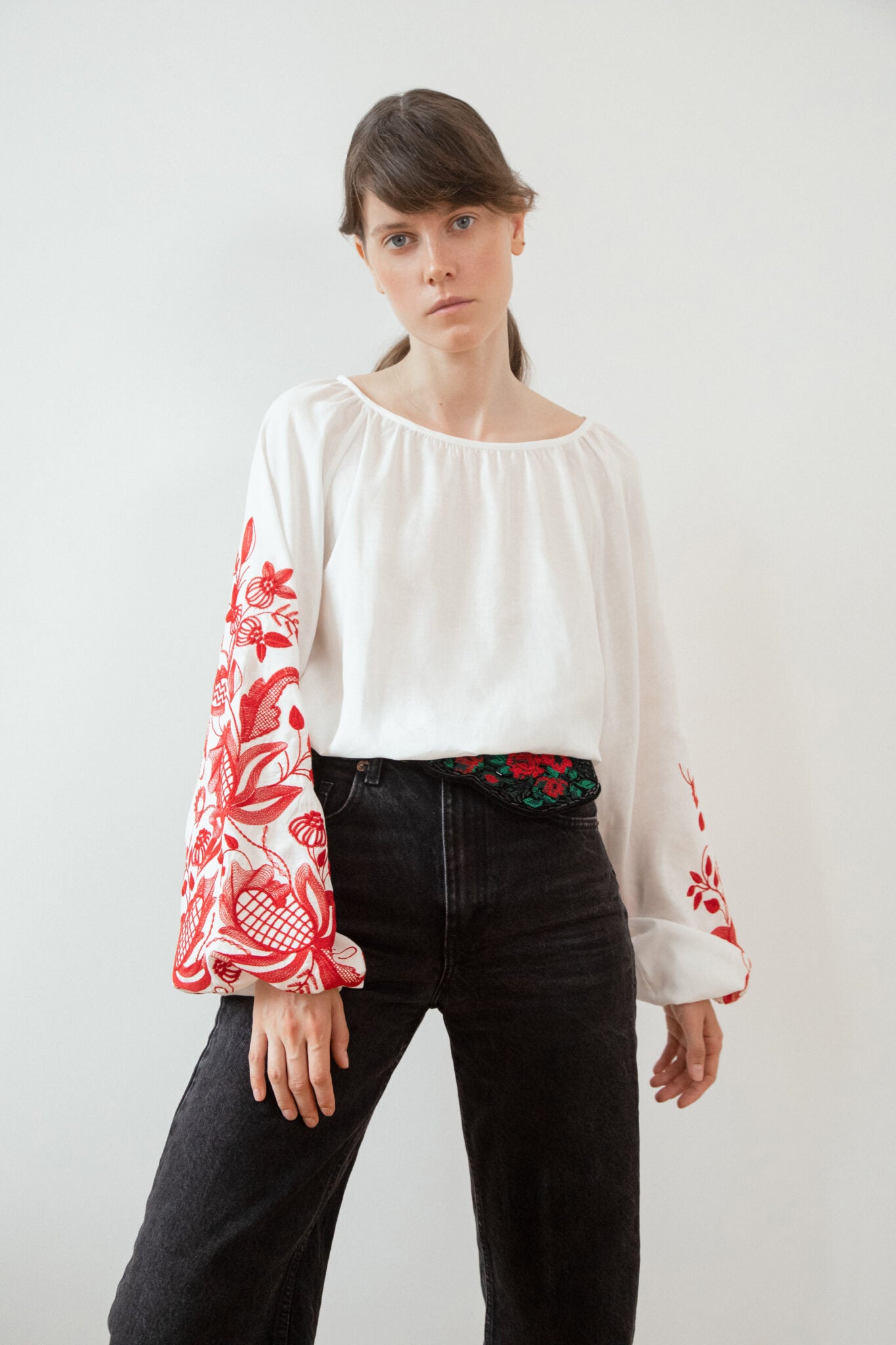 Блузка за мотивами традиційної сорочки з дизайнерською вишивкою  Гранатова лоза (червоний орнамент)