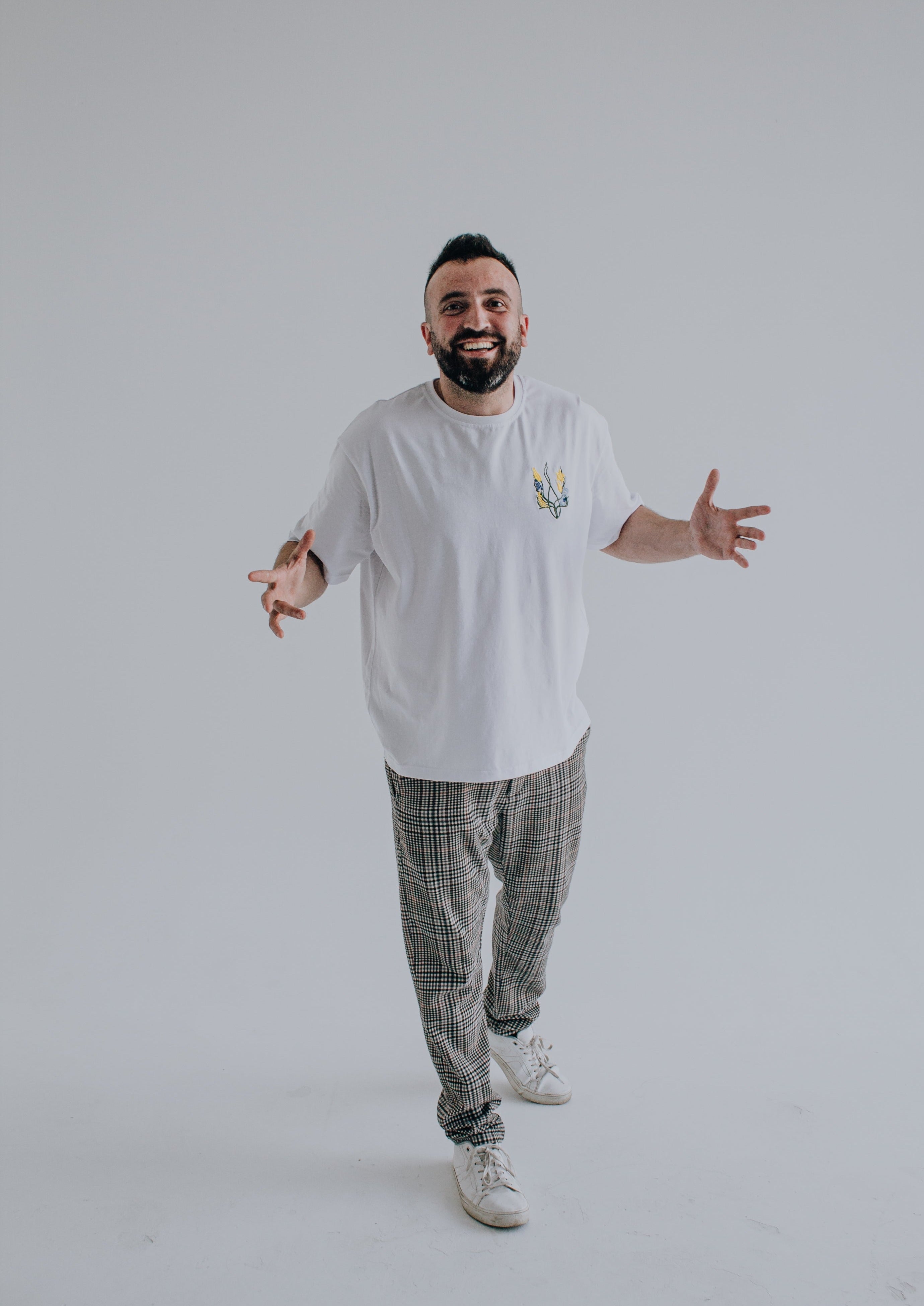 Футболка «Квітучий тризуб» (ліворуч)