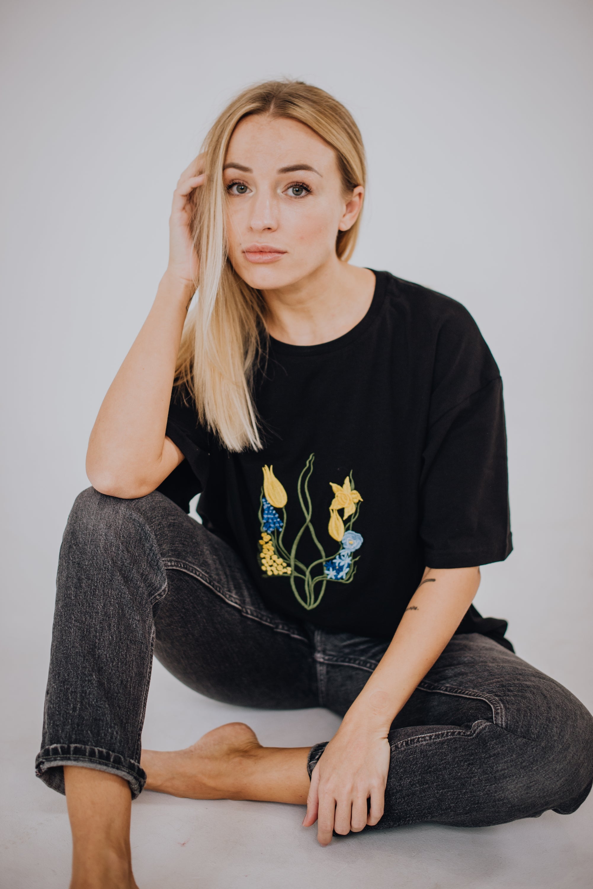 Футболка «Квітучий тризуб» OVERSIZE (по центру)