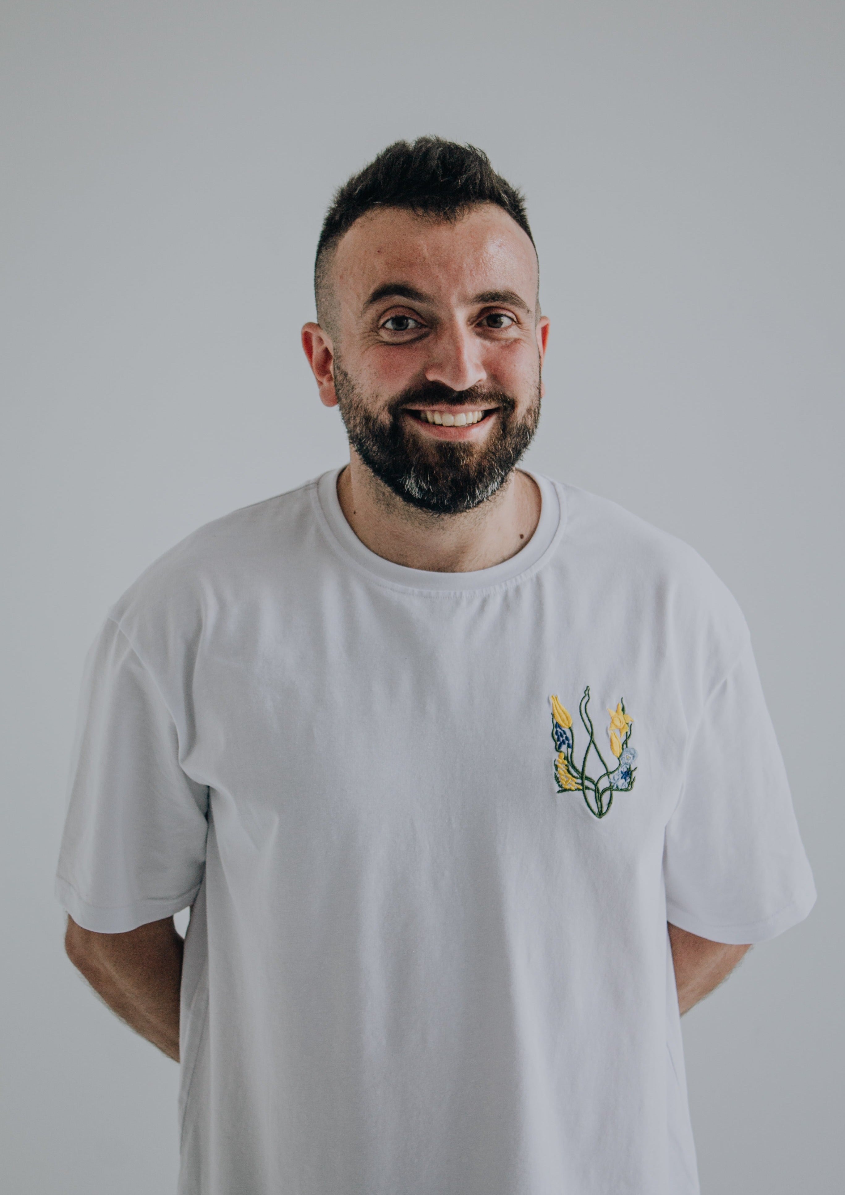 Футболка «Квітучий тризуб» (ліворуч)