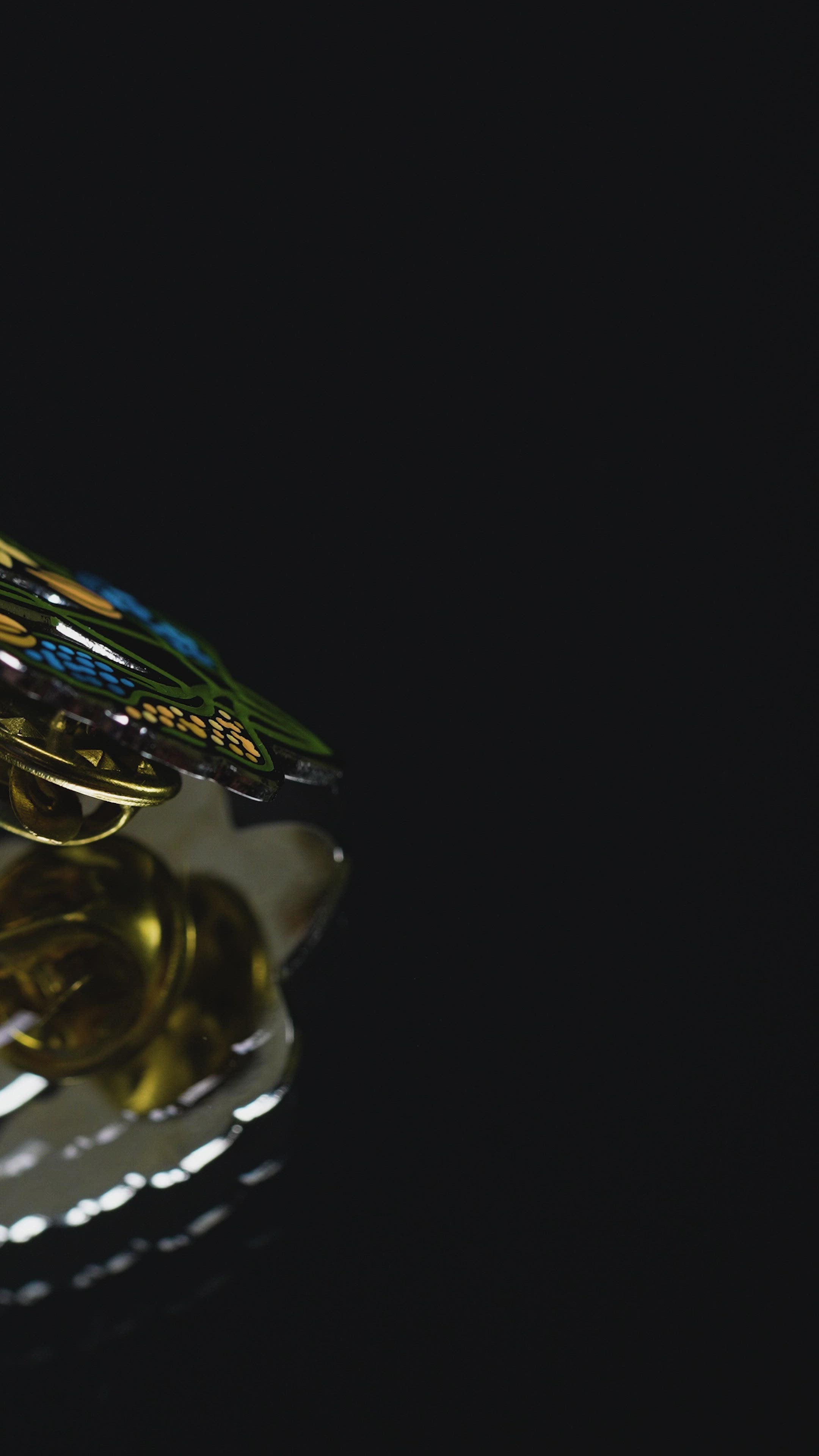 Завантажити відео: Пін «Квітучий тризуб»