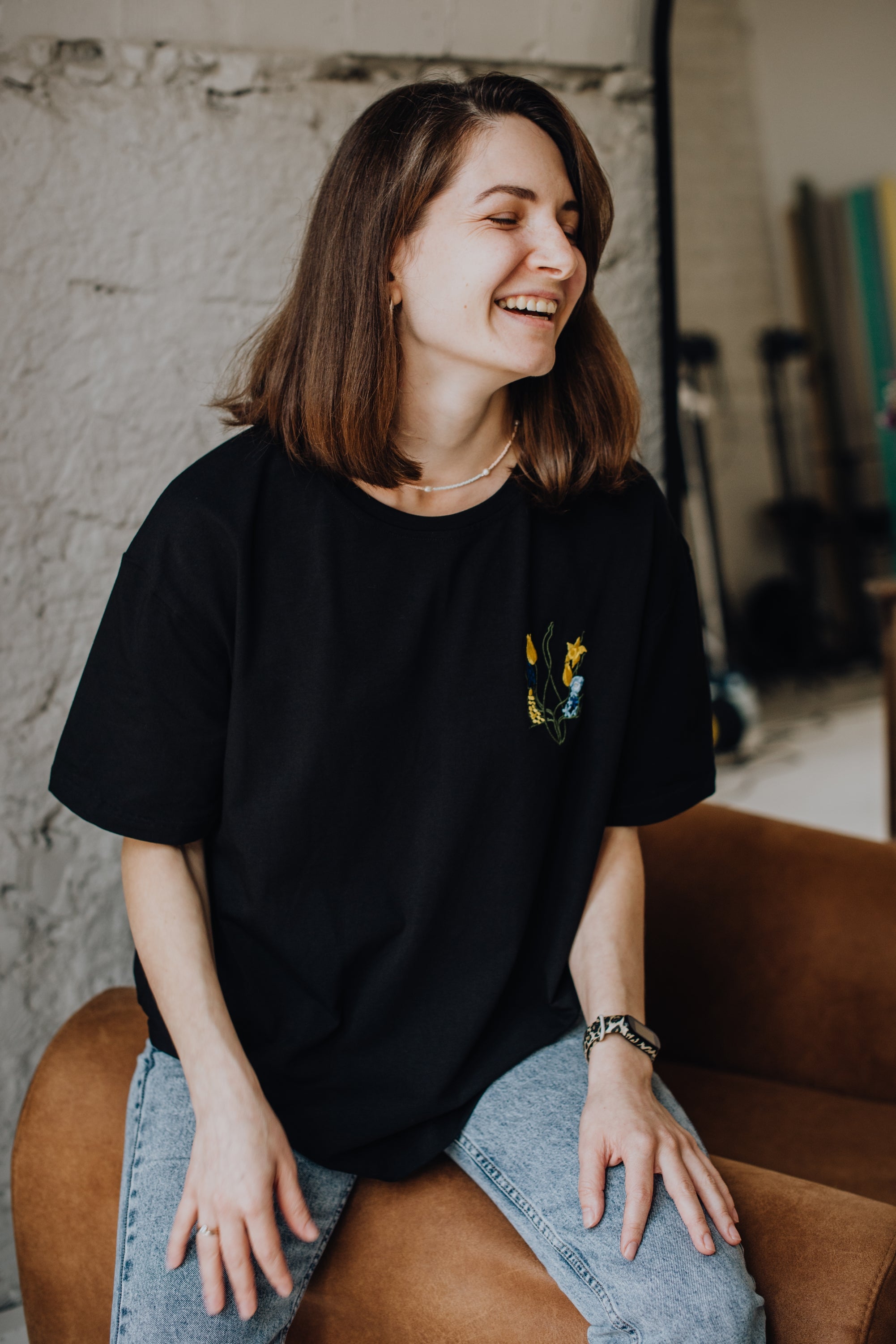 Футболка «Квітучий тризуб» OVERSIZE (ліворуч)