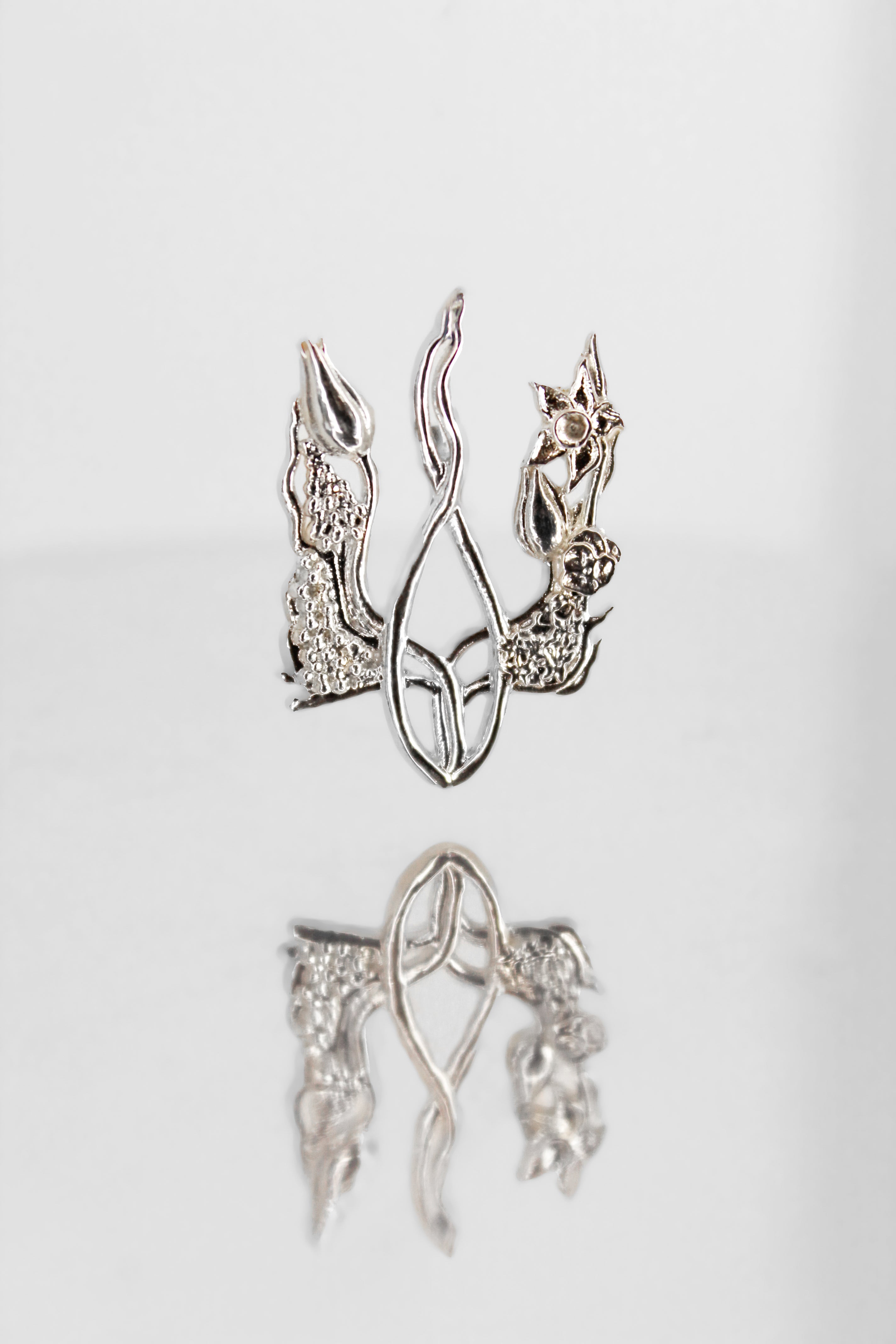 Брошка «Квітучий тризуб» (срібло в родії)