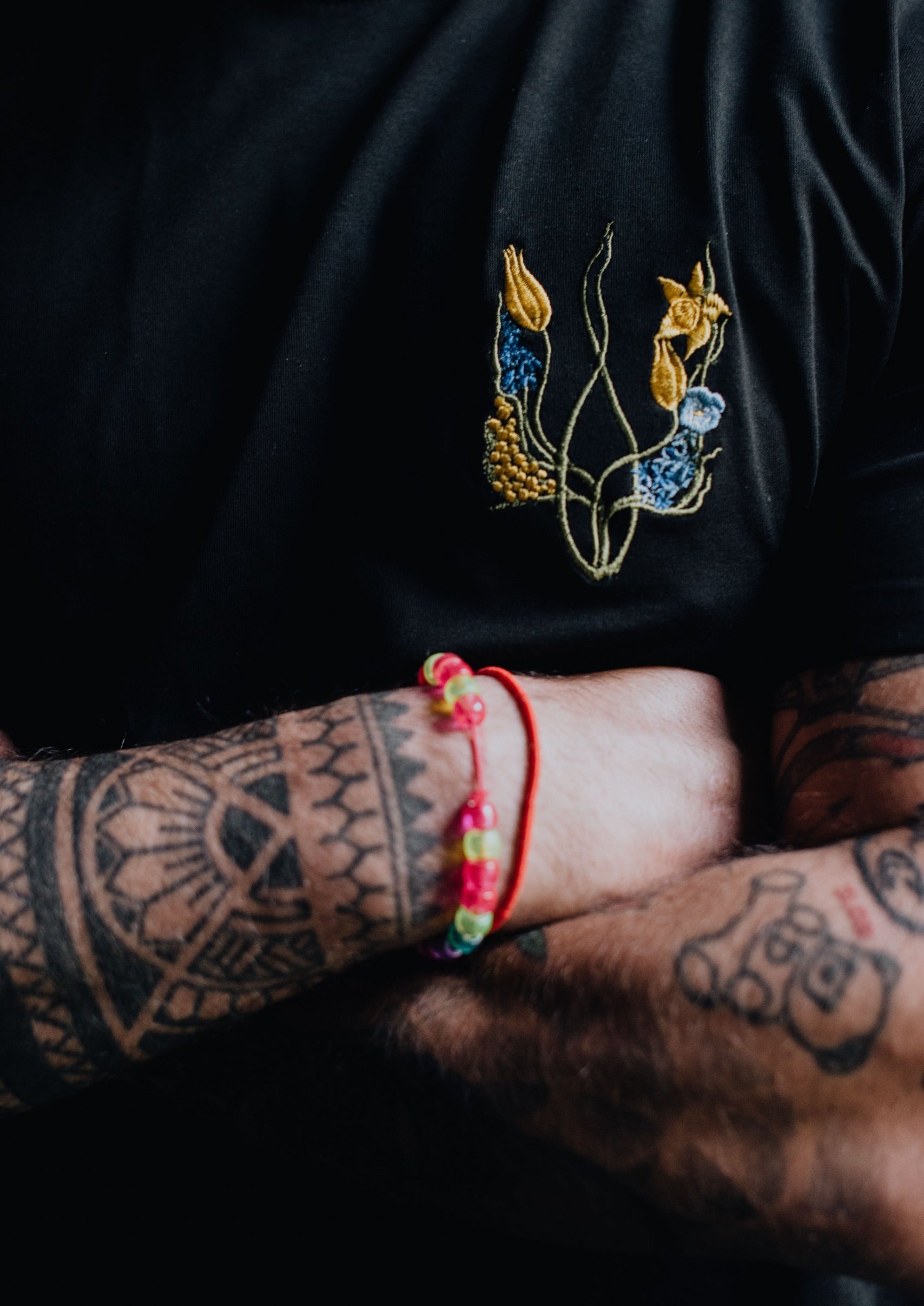 Футболка «Квітучий тризуб» (ліворуч)